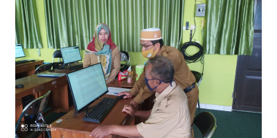 Monitoring PAS Berbasis Online dan Offline di Mtsn 2 kota oleh Kasi Penmad dan Pengawas. (23/11/2020